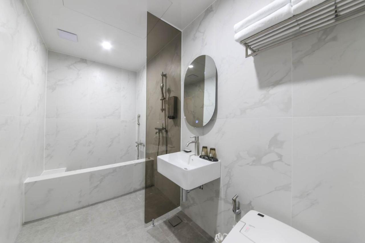 موكبو Brown Dot Hotel Pyeonghwa Plaza المظهر الخارجي الصورة