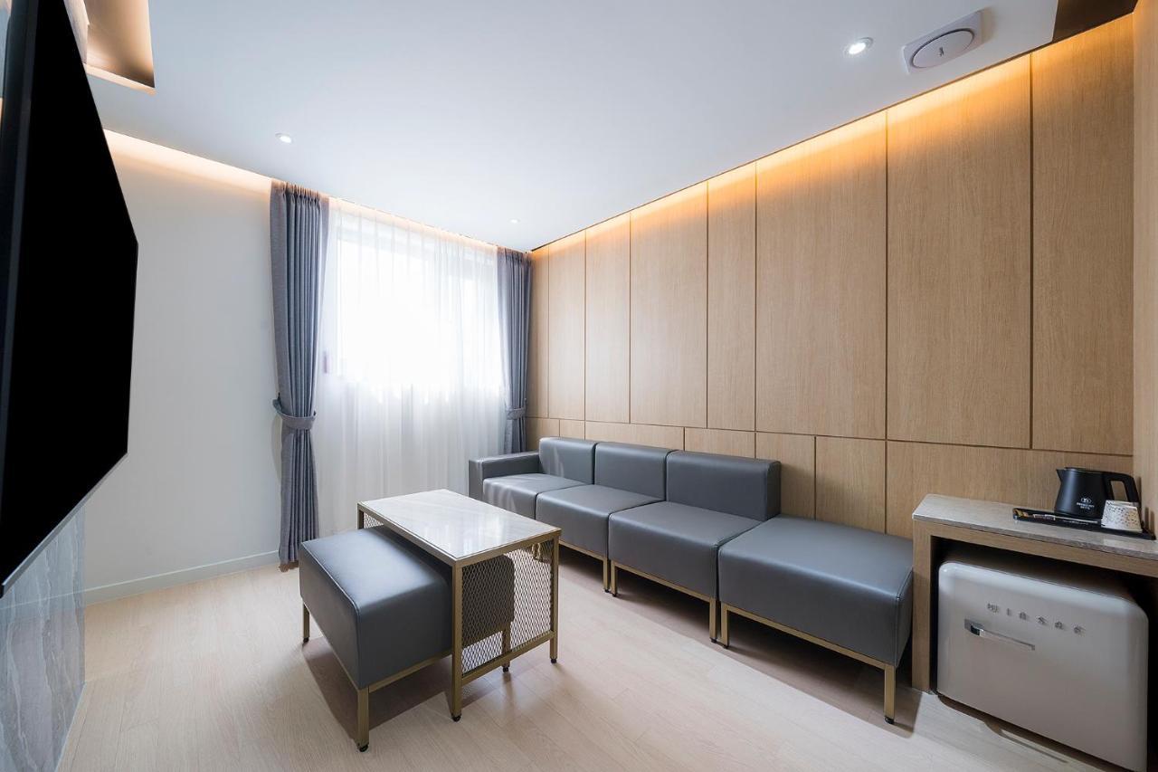 موكبو Brown Dot Hotel Pyeonghwa Plaza المظهر الخارجي الصورة