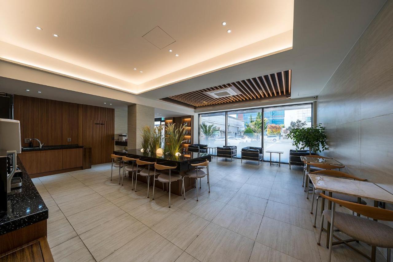 موكبو Brown Dot Hotel Pyeonghwa Plaza المظهر الخارجي الصورة